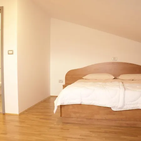 Tenja Bed & Breakfast Črni Kal