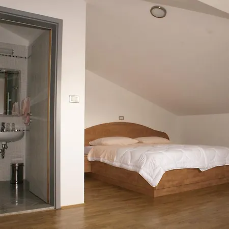 Tenja Črni Kal