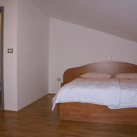 Tenja Bed & Breakfast